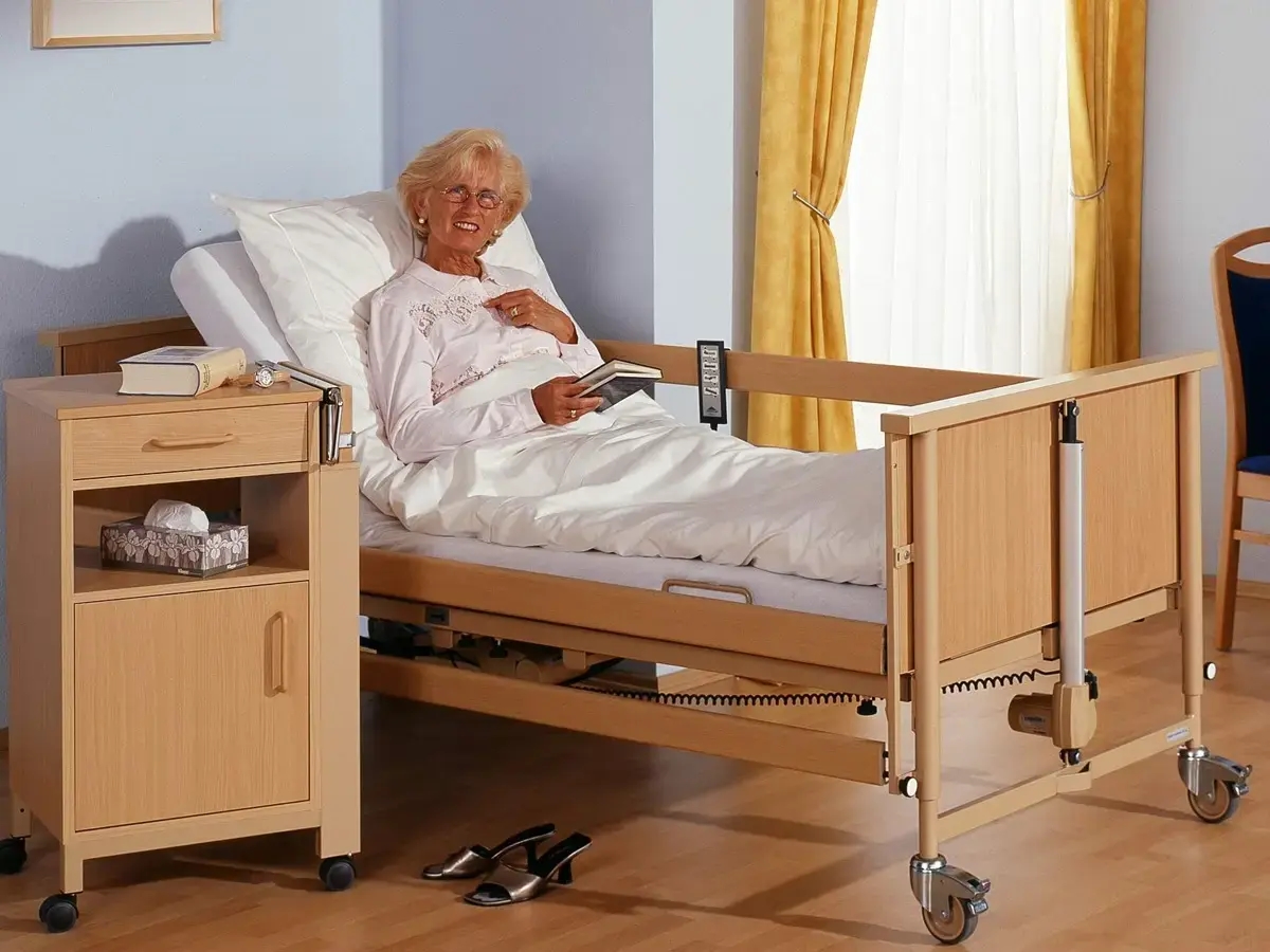 Кровать для больного инсультом. Кровать Burmeier. Кровать многофункциональная Burmeier. Кровать медицинская электрическая Burmeier Dali Standard. ТСР кровать для инвалидов.
